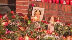 Sviečky za Karla Gotta sú v oknách po celom Česku: Takto sa s maestrom lúčia ľudia