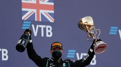 F1: VC Ruska vyhral Bottas, Hamilton skončil po dvoch penalizáciách tretí