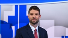 Vráti vaša mama peniaze, ktoré si dvakrát fakturovala? Opýtal sa divák M. Šimečku