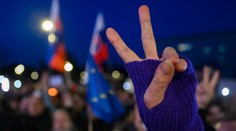 FOTO+VIDEO: Preplnené Námestie slobody. Takto to vyzeralo na protivládnom proteste v hlavnom meste