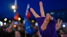 FOTO+VIDEO: Preplnené Námestie slobody. Takto to vyzeralo na protivládnom proteste v hlavnom meste