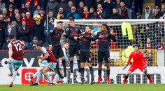 VIDEO: Arsenal využil zaváhanie Tottenhamu, Everton opäť prehral