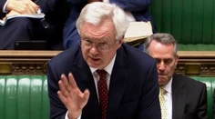 Britský vyjednávač pre brexit poprel, že vláda vydiera Európsku úniu