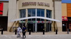 Masová streľba v nákupnom stredisku v Indiane, hlásia troch mŕtvych