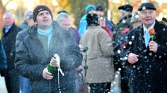 Šampanské otvárajte opatrne! Pozor na luster, ale aj na oči