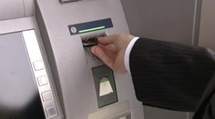 Prelomili ochranu bankomatov: Hackeri si za noc prilepšili o 800-tisíc dolárov