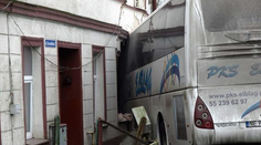 Ďalšia vážna nehoda! Pri Rožňave sa zrazil kamión s autobusom