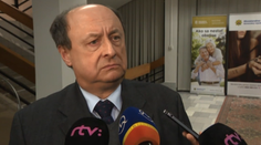 Volebná komisia potvrdila, že kandiduje všetkých 23 strán. Kaník teda kandidatúru nestiahol