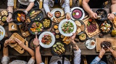 Rakovinu môžu signalizovať viaceré príznaky. Niektoré sa dajú zbadať aj počas jedenia