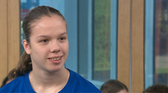 Vycestuje za veľkú mláku a bez rodičov. Slovenský hokejový talent Nela Lopušanová si plní svoj sen