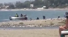 Na španielskej pláži sa za bieleho dňa pred zrakmi turistov vylodili pašeráci drog
