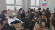 Slovensko má prvú vojenskú triedu na strednej škole: Mladí sa učia obranu, logiku, streľbu a dostanú štipendium