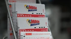 V lotérii Mega Millions padol gigantický jackpot. Výherca si môže vybrať, či zostane v anonymite