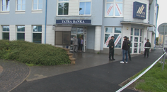 Dvojica mužov za bieleho dňa vylúpila levickú banku. Odniesli si desaťtisíce eur