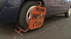 Blokovacie papuče posiela štát do šrotu. Pozrite, ako budú policajti riešiť zlé parkovanie