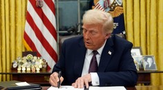 Trump sa vyhráža EÚ a Číne, že sa nevyhnú clám