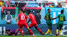 Ešte sa ani nezačalo hrať, už sa sťažujú na trávnik. Prvá reklamácia turnaja prišla od Helvétov