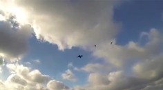 Popri paraglajdistoch preletela stíhačka rýchlosťou 555 kilometrov za hodinu