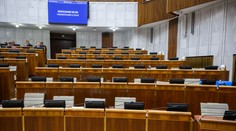 „Maniere diktátorov a totalít.“ Opozícia považuje ukončenie rozpravy ku konsolidácii za aroganciu