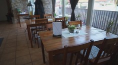 V čiernych okresoch by mal platiť aj zákaz cestovania medzi okresmi. Nič z tohto však dodržať netreba