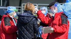 Zdravotníkom, ktorí sa nakazia COVID-19, preplatia 100-percentnú PN