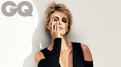 Táto žena nestarne! Božská Charlize Theron v pánskom magazíne