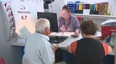 Dôchodky budú v apríli meškať. Sociálna poisťovňa prezradila, ktorí seniori si počkajú