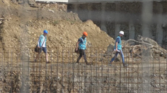 V Handlovej sa po zosuve svahu opäť pracuje. Plány sa nemenia, nákupné centrum bude