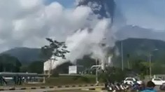 Na ostrove Sulawesi, ktorý zasiahlo zemetrasenie aj cunami, vybuchla sopka