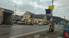 Vážna nehoda vo Svrčinovci. Chlapec (9) sa vybral do obchodu, zrazilo ho nákladné auto