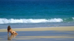 Víkend bude v populárnej dovolenkovej destinácii náročný. Úrady varujú pred extrémnym rizikom UV žiarenia