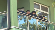 Posun v tragickom prípade: Obvinili matku mŕtveho novorodenca nájdeného v práčke