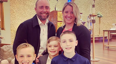 Mimoriadne tragický Štedrý deň. Požiar osvetlenia na vianočnom stromčeku zabil otca a dvoch synov