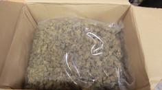 Namiesto listov poslal drogy. Na žilinskej pošte zachytili balík s 500 gramami marihuany