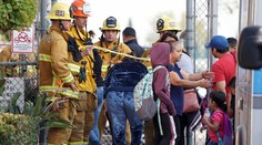 Lietadlo vypustilo palivo nad základnou školou, zranilo sa 26 ľudí