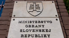 Ministerstvo obrany už nebude sídliť na ulici pomenovanej po ruskom generálovi. Zmenu rezort navrhol ešte za Naďa