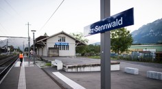 Švajčiarsko: Útočník (27) z vlaku podľahol zraneniam