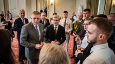 Fico sa stretol s potomkami účastníkov SNP z Ruska a Bieloruska. Pozvanie dostali aj Ukrajinci