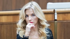 Za tri dni 100-tisíc podpisov. Šimkovičovej odstúpenie žiada niekoľkonásobne viac ľudí, než ju volilo