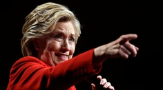 V prvej debate podľa voličov zvíťazila Clintonová