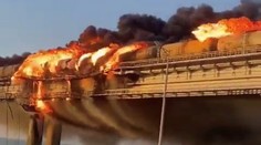 VIDEO: Pri výbuchu mosta medzi Ruskom a Krymom zahynuli tri osoby