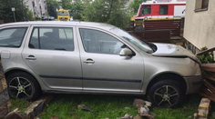 Smutná udalosť v Turci. Vodič narazil do plota domu, nehodu neprežil