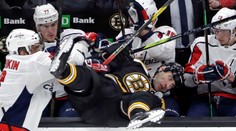 Súboj ťažkých váh: Chára skončil po bodyčeku od Ovečkina na striedačke Washingtonu