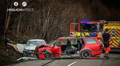 Čelná zrážka na východe Slovenska. Zasahujú všetky záchranné zložky