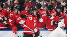 O tomto góle sa bude ešte dlho hovoriť. Kent Johnson skóroval proti Česku spoza bránky