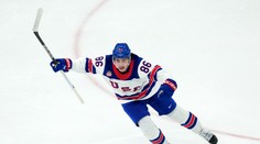 Finálovú drámu zámorských gigantov rozhodlo až predĺženie. Olympijské zlato zabezpečil pre USA Jack Hughes