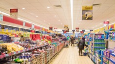 Populárny reťazec rozzúril zákazníkov. Za vstup do predajne vyberá poplatok