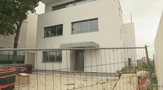 Vily za milióny sú zatiaľ prázdne. Začína sa však hovoriť o tom, aby v nich politické špičky bývali povinne