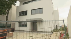 Vily za milióny sú zatiaľ prázdne. Začína sa však hovoriť o tom, aby v nich politické špičky bývali povinne