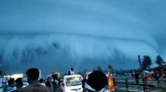 VIDEO: Zábery ako z katastrofického filmu. Na indické mesto sa valila cunami z oblakov